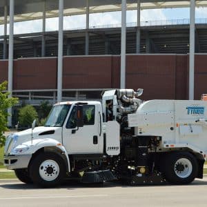 Model-600-int-comdex-t4f-stockglam-6-9-16-153 - TYMCO Sweepers